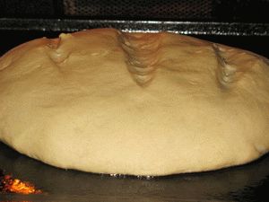 домашний хлеб готов к выпечке